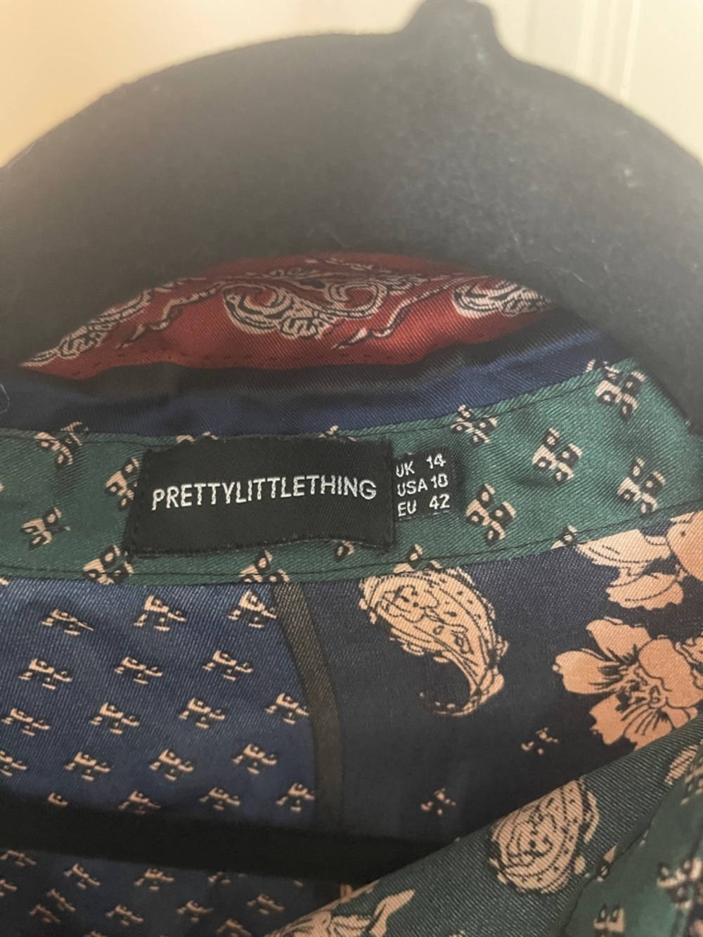 PrettyLittleThing Multicolor Paisley Print Shirt (Green, Navy, Red, Cream) - Picture 4 of 6